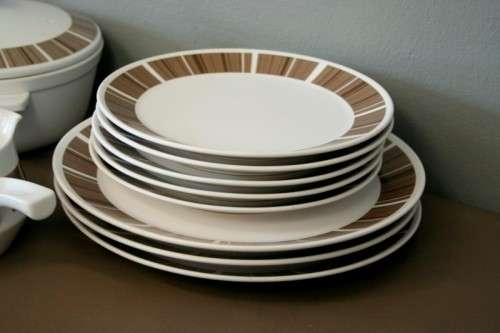 A superb Retro (original) Japanese made Noritake Porcelain dinner service in the "Newel" pattern