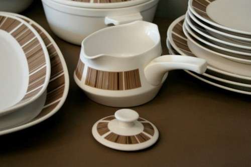 A superb Retro (original) Japanese made Noritake Porcelain dinner service in the "Newel" pattern