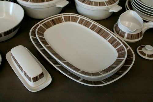 A superb Retro (original) Japanese made Noritake Porcelain dinner service in the "Newel" pattern