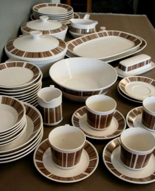 A superb Retro (original) Japanese made Noritake Porcelain dinner service in the "Newel" pattern