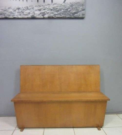 **RS17** A very practical breakfast nook bench w/ loads of storage space under the seat - RS17Sale