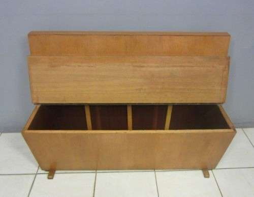 **RS17** A very practical breakfast nook bench w/ loads of storage space under the seat - RS17Sale