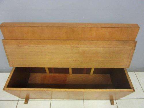 **RS17** A very practical breakfast nook bench w/ loads of storage space under the seat - RS17Sale