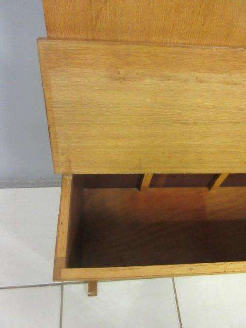 **RS17** A very practical breakfast nook bench w/ loads of storage space under the seat - RS17Sale