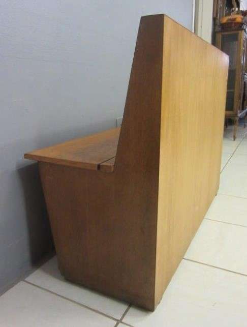**RS17** A very practical breakfast nook bench w/ loads of storage space under the seat - RS17Sale