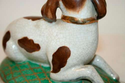 A wonderful vintage porcelain "laying dog" figurine by "Wong Lee" - original Chinese porcelain