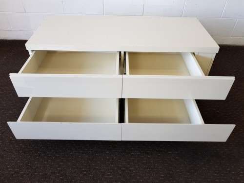 A spacious modern white chest of drawers/ storage unit with 4x shelves - very practical!!