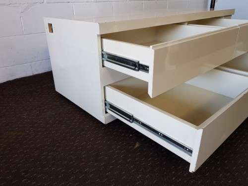 A spacious modern white chest of drawers/ storage unit with 4x shelves - very practical!!