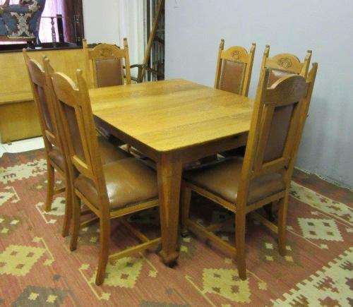 Amazing vintage Oak dining room suite w/ an extendable table & 6 carved chairs on castors - RS17Sale