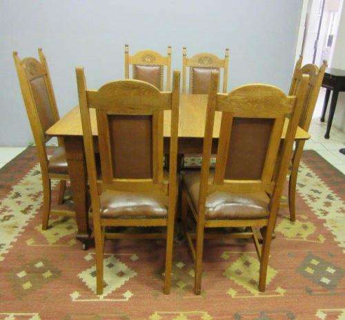 Amazing vintage Oak dining room suite w/ an extendable table & 6 carved chairs on castors - RS17Sale