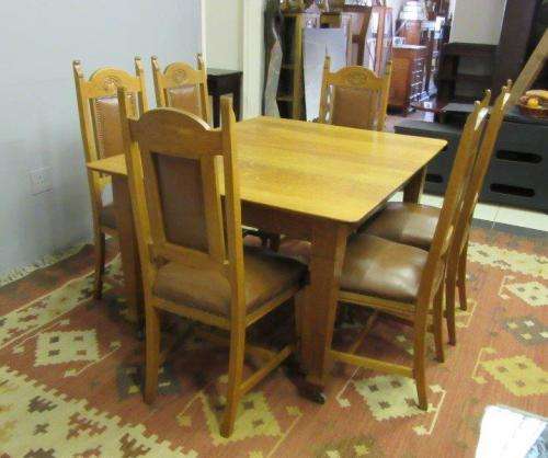 Amazing vintage Oak dining room suite w/ an extendable table & 6 carved chairs on castors - RS17Sale