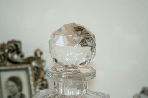 A beautiful classy classic ornate lead cut-crystal whiskey/ brandy decanter w/ a cut-crystal stopper