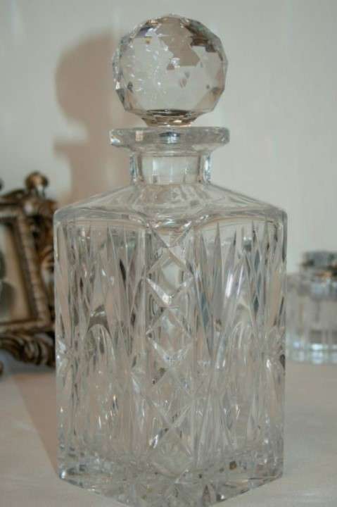 A beautiful classy classic ornate lead cut-crystal whiskey/ brandy decanter w/ a cut-crystal stopper
