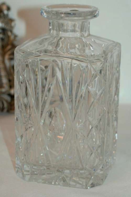 A beautiful classy classic ornate lead cut-crystal whiskey/ brandy decanter w/ a cut-crystal stopper