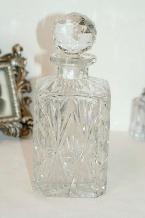A beautiful classy classic ornate lead cut-crystal whiskey/ brandy decanter w/ a cut-crystal stopper