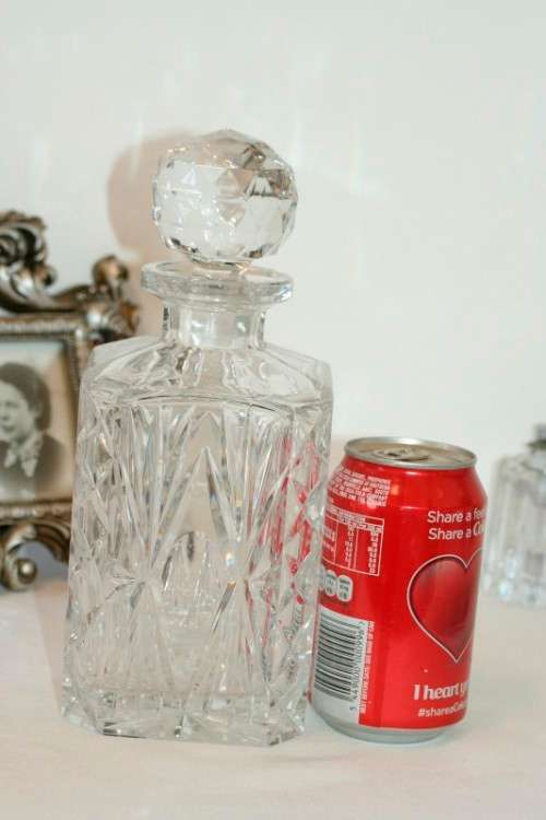 A beautiful classy classic ornate lead cut-crystal whiskey/ brandy decanter w/ a cut-crystal stopper