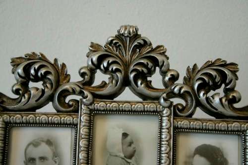 A beautiful ornate silver moulded 3-picture photo frame in great condition - Perfect for family pics