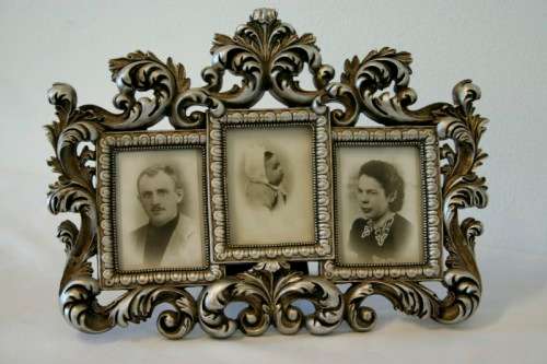 A beautiful ornate silver moulded 3-picture photo frame in great condition - Perfect for family pics