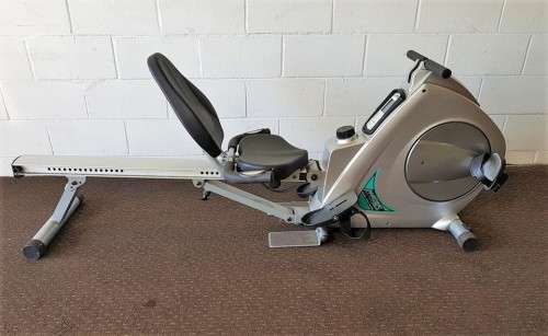 A very high quality and useful "Maxxus RCP 3000" rowing and cycling combination exercise machine!