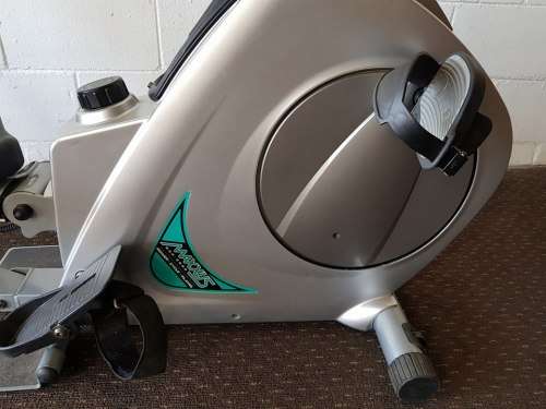 A very high quality and useful "Maxxus RCP 3000" rowing and cycling combination exercise machine!