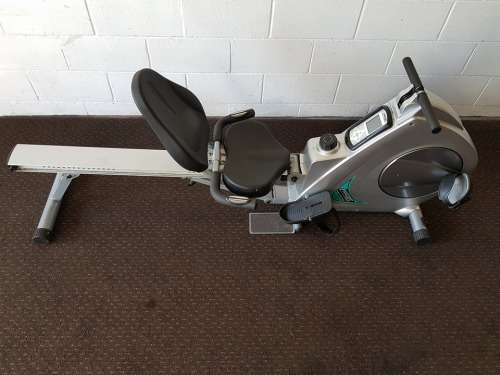 A very high quality and useful "Maxxus RCP 3000" rowing and cycling combination exercise machine!