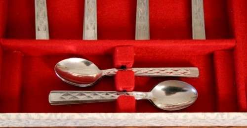 A fabulous (boxed) vintage British made "Unity" stainless steel 6-setting (42-piece) cutlery set