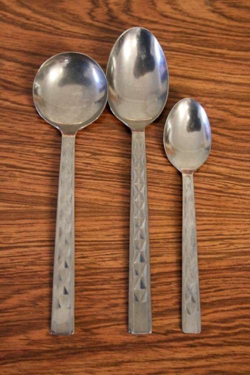 A fabulous (boxed) vintage British made "Unity" stainless steel 6-setting (42-piece) cutlery set