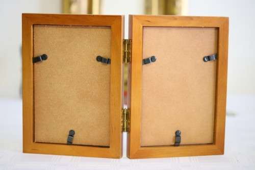 **RS17** Stylish hand made solid wooden double-photo freestanding frame in beautiful condition