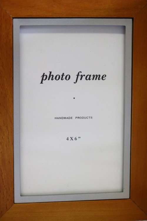 **RS17** Stylish hand made solid wooden double-photo freestanding frame in beautiful condition
