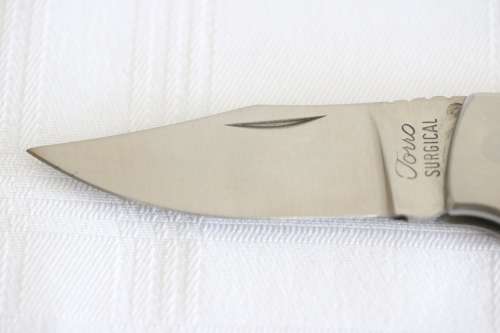 An awesome "surgical steel" Torro folding pocket knife in very good condition - very practical!!