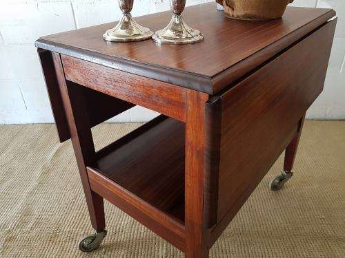 A charming RETRO solid wooden drop-leaf drinks trolley on its original castors in great condition