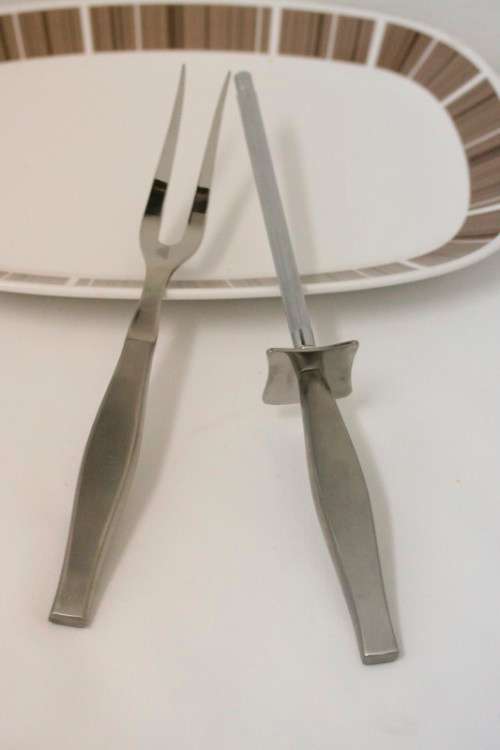 **RS17** An Eetrite "Valiant design" stainless steel matching carving fork and knife sharpener.