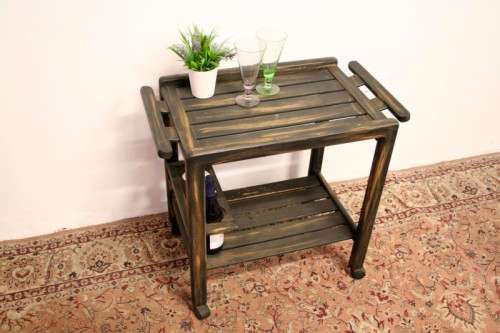 A lovely shabby chic drinks/ tea trolley on castors in good condition - awesome in informal areas!