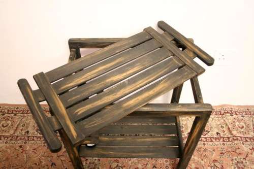 A lovely shabby chic drinks/ tea trolley on castors in good condition - awesome in informal areas!