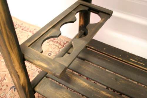 A lovely shabby chic drinks/ tea trolley on castors in good condition - awesome in informal areas!