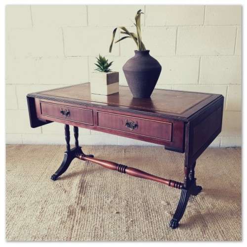 **RS17_Clearance** Stylish "Duncan Phyfe" styled Chippendale leather top drop-leaf table
