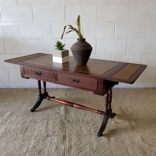 **RS17_Clearance** Stylish "Duncan Phyfe" styled Chippendale leather top drop-leaf table