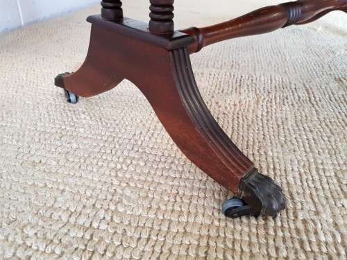 **RS17_Clearance** Stylish "Duncan Phyfe" styled Chippendale leather top drop-leaf table