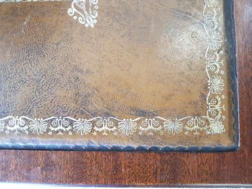 **RS17_Clearance** Stylish "Duncan Phyfe" styled Chippendale leather top drop-leaf table