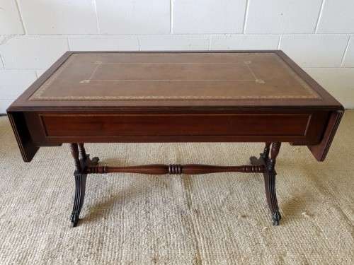 **RS17_Clearance** Stylish "Duncan Phyfe" styled Chippendale leather top drop-leaf table