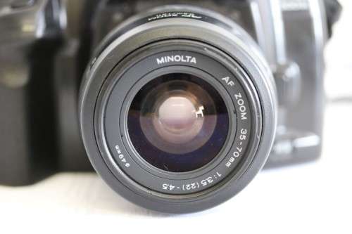 **RS17** A Minolta Dynax 300si 35mm film camera with a AF 35-70mm lens in a bag