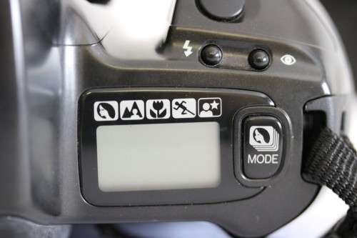 **RS17** A Minolta Dynax 300si 35mm film camera with a AF 35-70mm lens in a bag