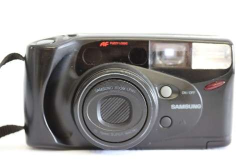 A Samsung AF Zoom 777i film camera in a bag in good condition- stunning camera!