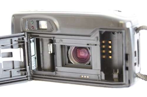 A Samsung AF Zoom 777i film camera in a bag in good condition- stunning camera!