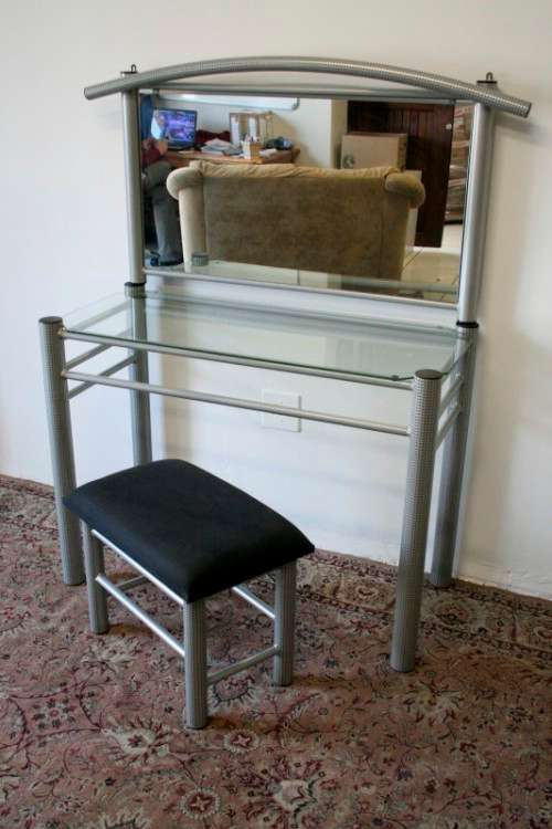 **RS17** A modern styled silver metal dressing table with a large mirror & dressing table stool