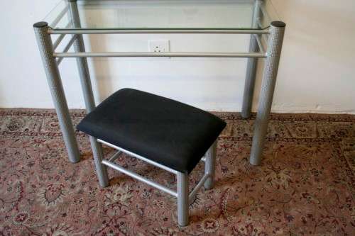 **RS17** A modern styled silver metal dressing table with a large mirror & dressing table stool