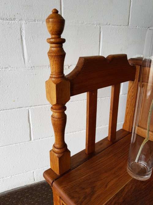 Beautifully made vintage Oak solid wood telephone table with storage compartment under the seat!!