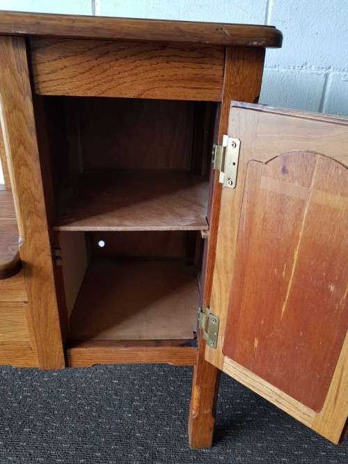 Beautifully made vintage Oak solid wood telephone table with storage compartment under the seat!!