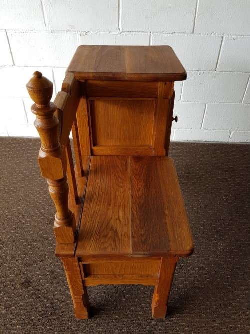 Beautifully made vintage Oak solid wood telephone table with storage compartment under the seat!!