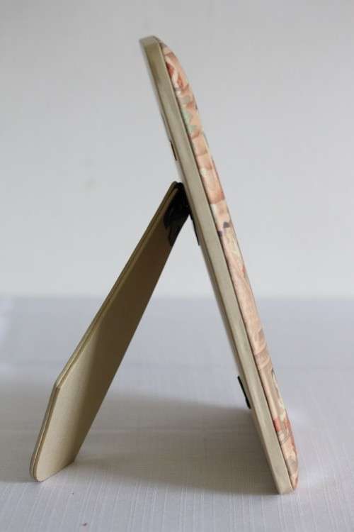 **RS17** A lovely and charming original "Jim Thompson" pure Silk free-standing photo frame